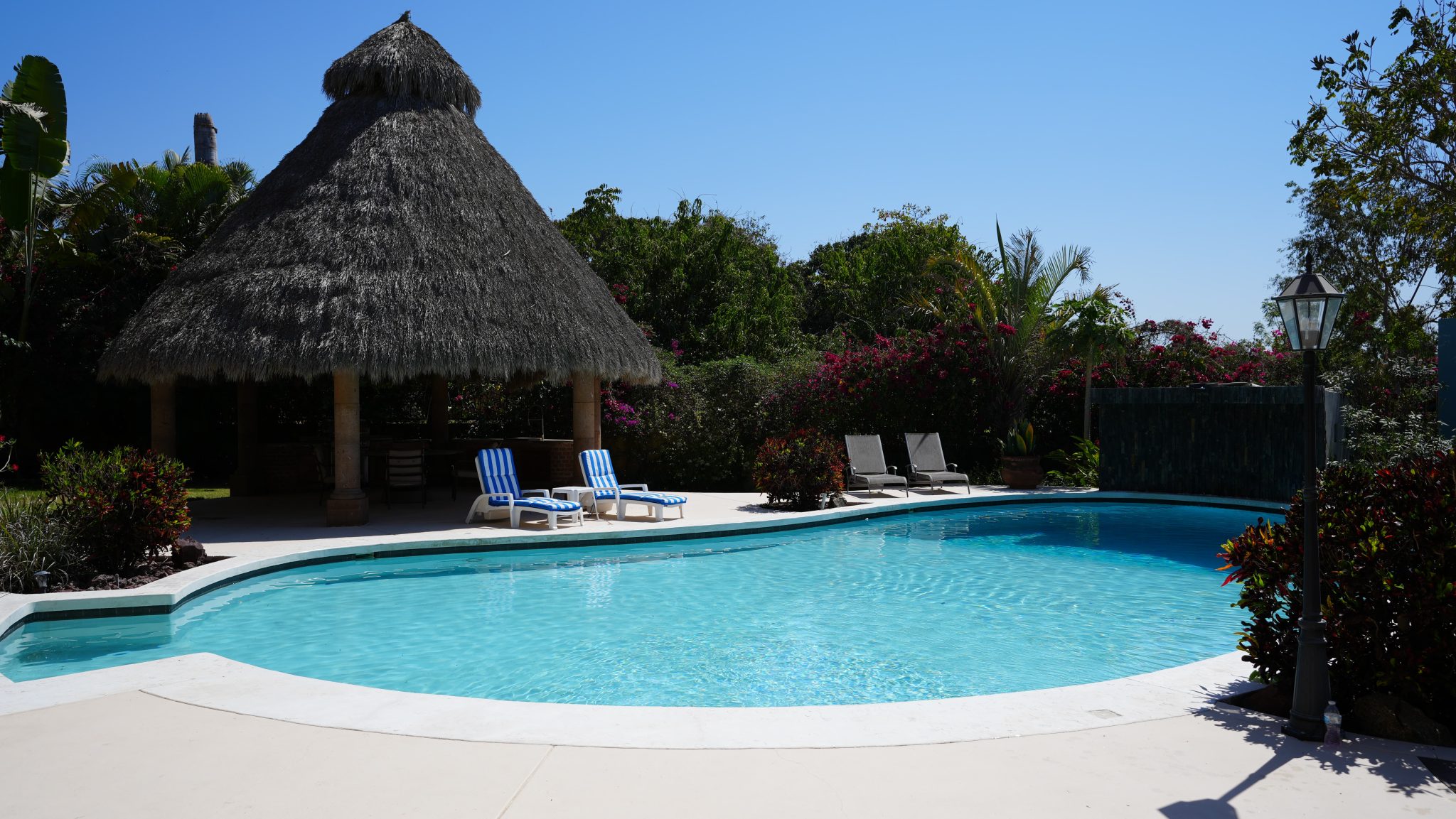 Pool and Kitchen 16