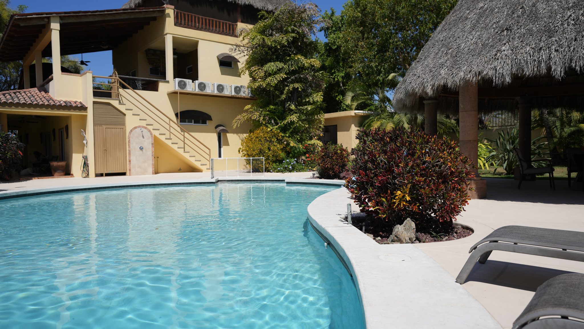 Pool and Kitchen 9